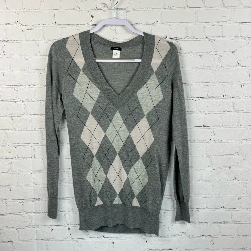 J. Crew Gray V-Neck Sweater w/Argyle Pattern
Medium 100% Merino Wool Lightweight - Picture 1 of 6